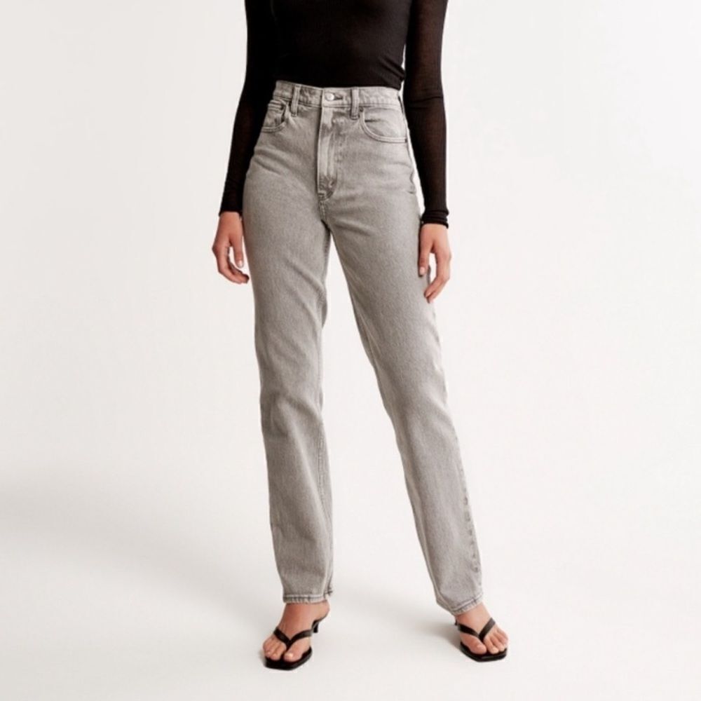 Abercrombie & Fitch 90’s Straight Ultra High-Rise Jeans - Light Gray